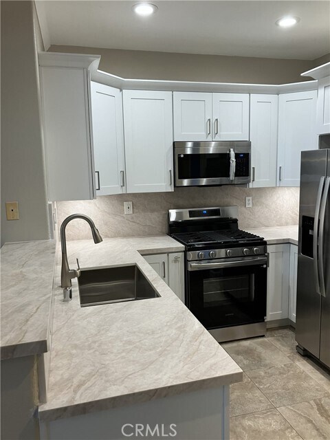 Building Photo - 37 Vía Barcelona