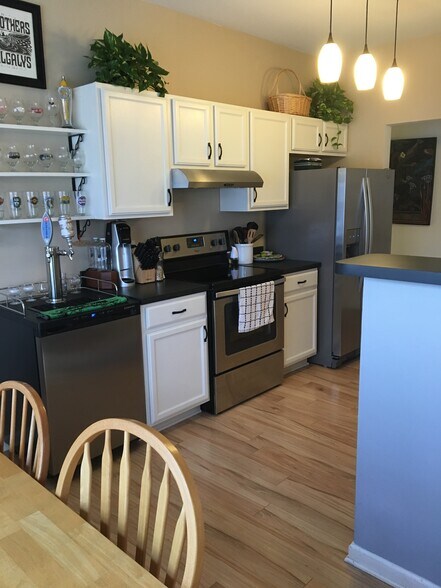 Building Photo - 64 Clingman Ave