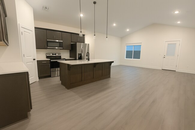 Building Photo - 1638/40 Hickory Creek