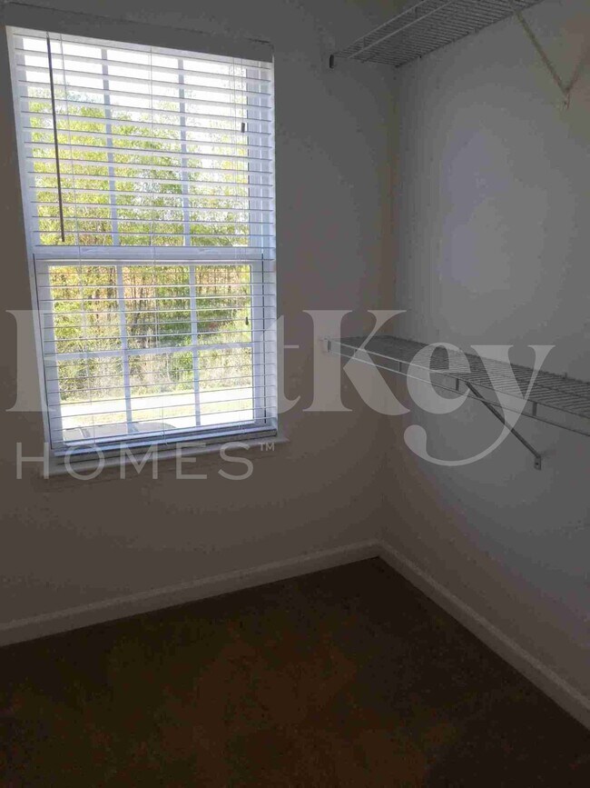 Building Photo - 901 Leatherstone Ln