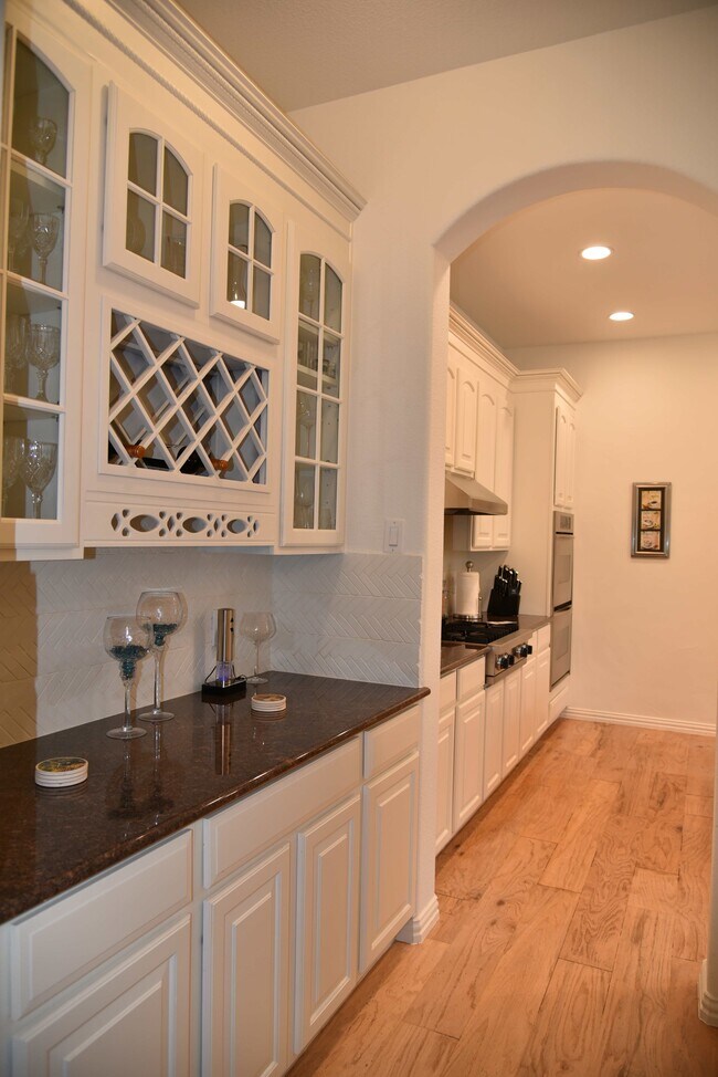 Building Photo - 5447 Wendover Dr