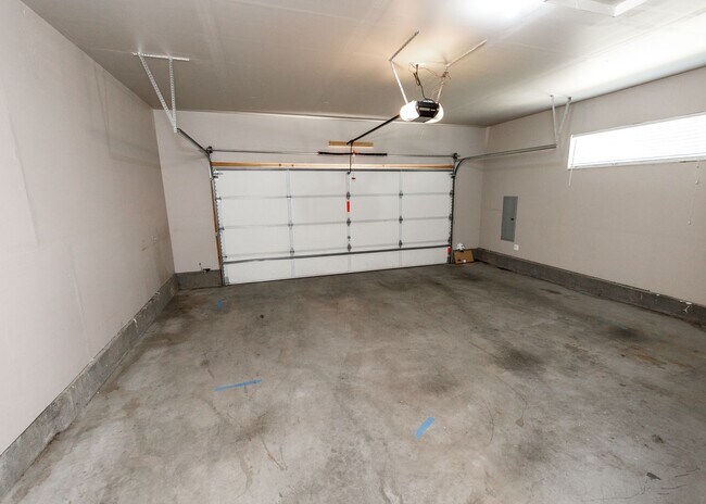 Building Photo - Westside 3 Bed Townhouse in Gold Hill Mesa