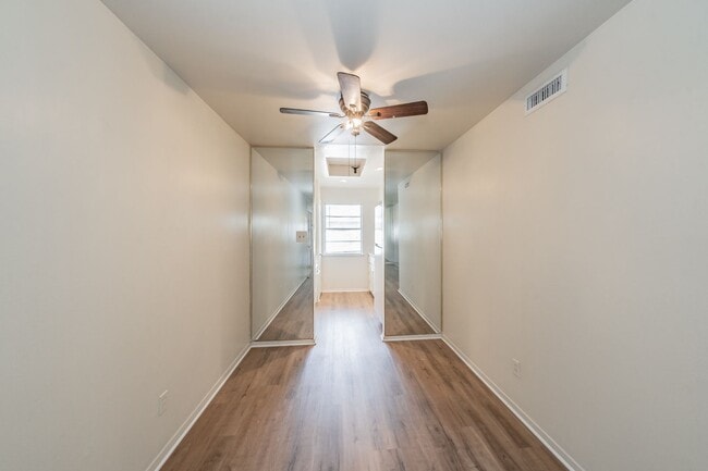 Building Photo - Updated Two Bedroom and One and Half Bathrooms apartment upstairs in the Cultural District!