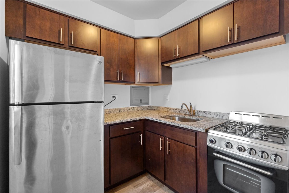 Building Photo - 6211 N Kenmore Ave