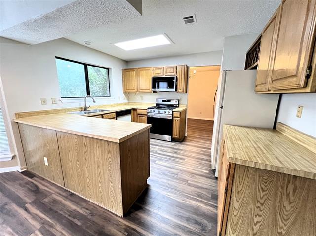 Building Photo - 2019 Longmeadow Ct