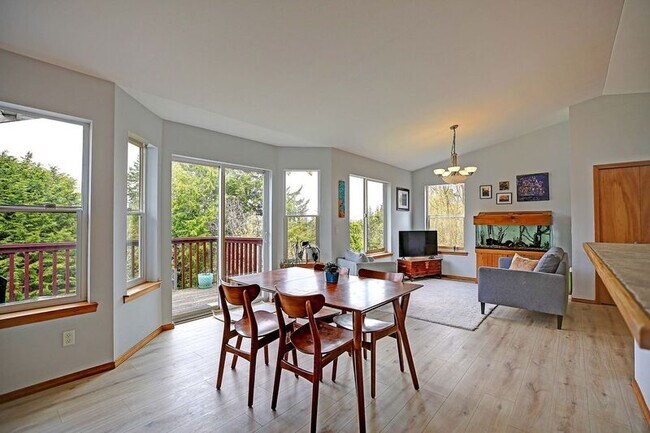 Building Photo - 185 Sky Vista Pl