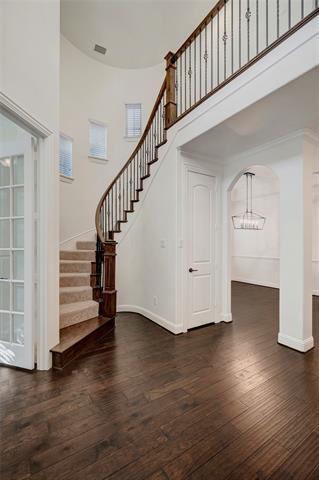 Building Photo - 2850 Sherwood Dr