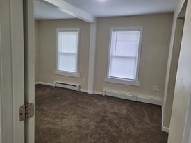 Building Photo - 59 Chapman St