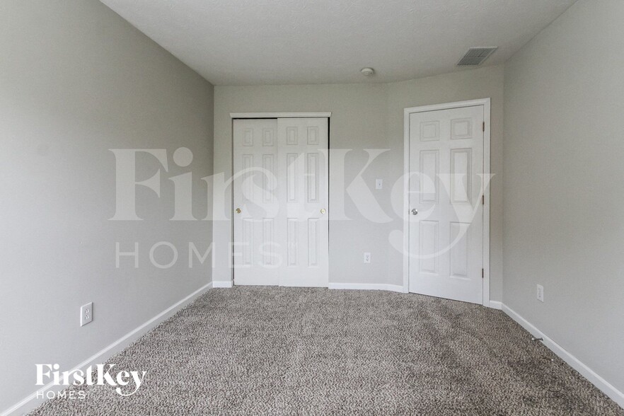 Building Photo - 6262 Saddletree Dr