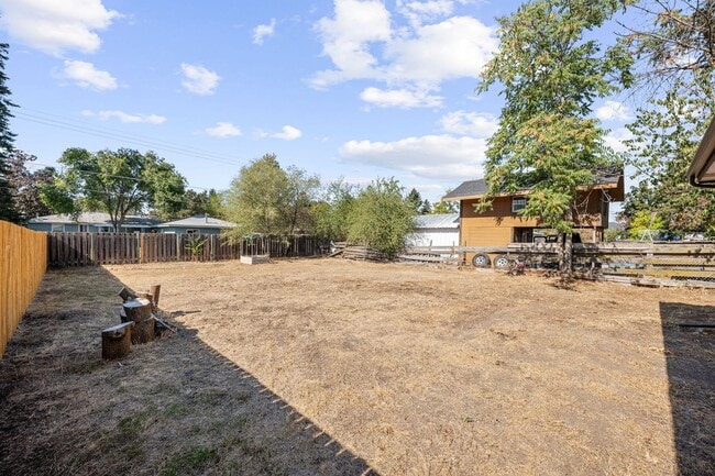 Building Photo - Newly Remodeled West Valley 2 Bed Duplex -...