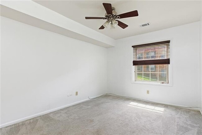 Building Photo - 940 Adam Dr