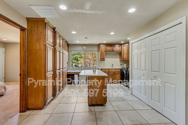 Building Photo - 10971 Cindy Cir