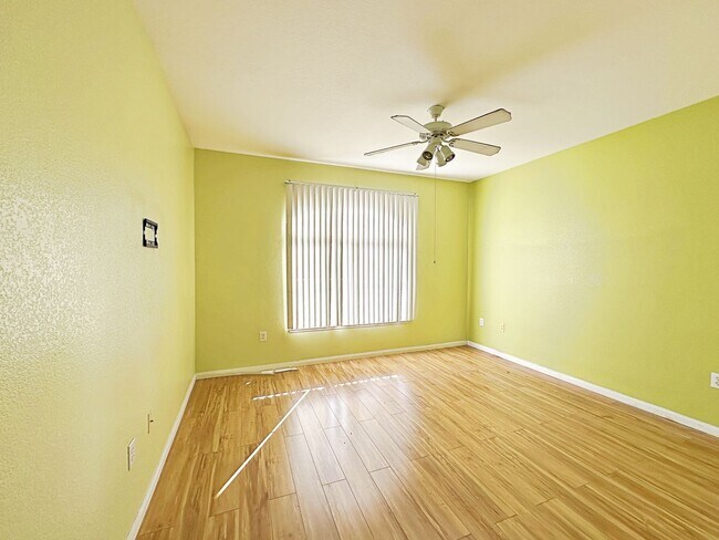 Building Photo - 3 BEDROOM CONDO IN  GUARD GATED COMMUNITY