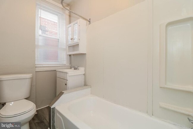 Building Photo - 5858 Walton Ave