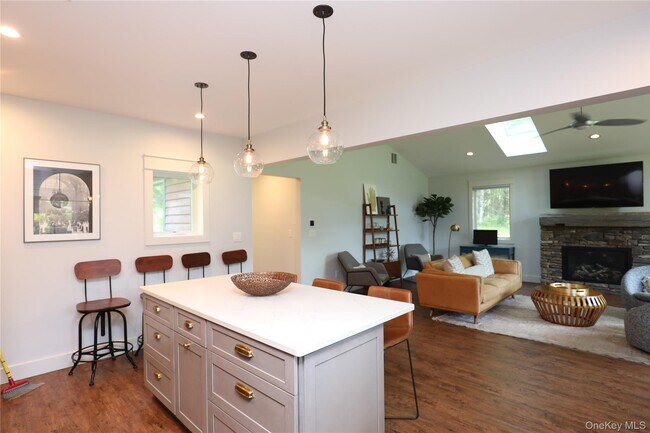 Building Photo - 36 Northwoods Rd