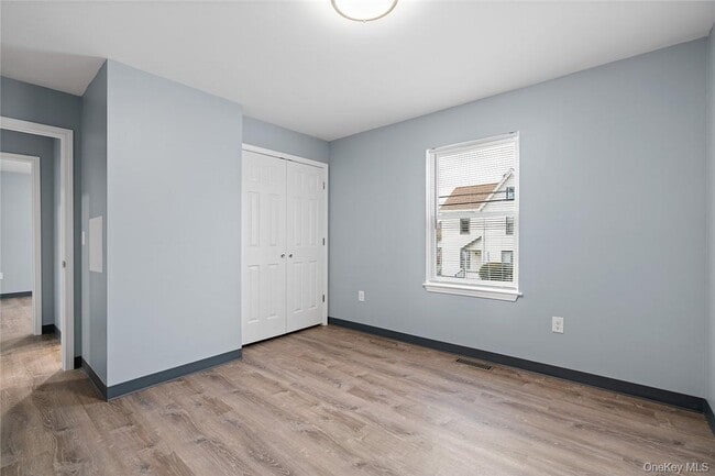 Building Photo - 20 Oak St