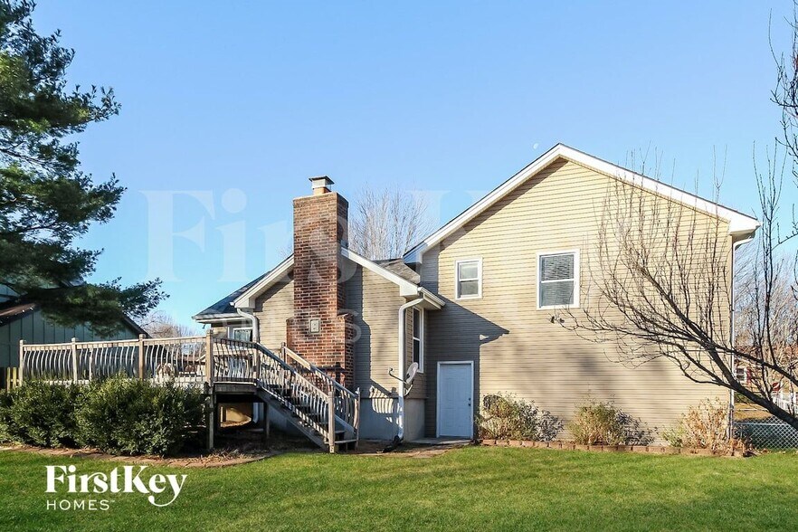 Building Photo - 1715 Regency Dr