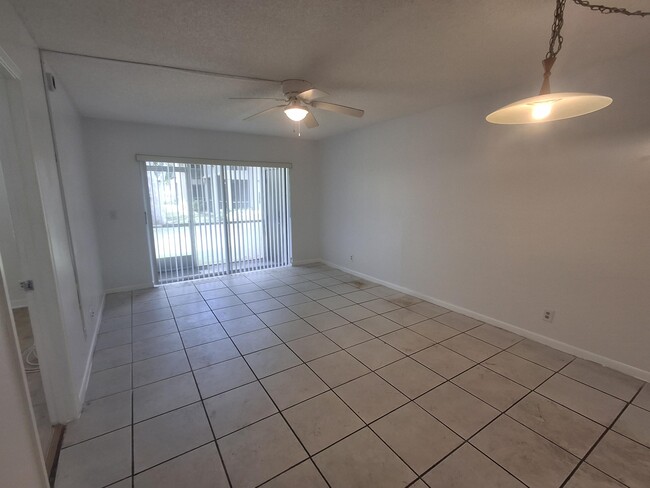 Building Photo - 8770 Royal Palm Blvd