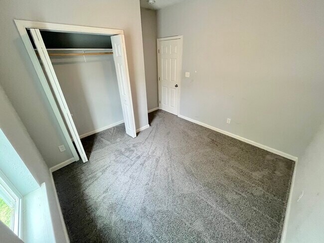 Building Photo - COME MEET YOUR NEW HOME! BRAND NEW & UPDATED!