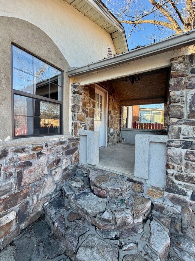 Building Photo - 104 Selma St