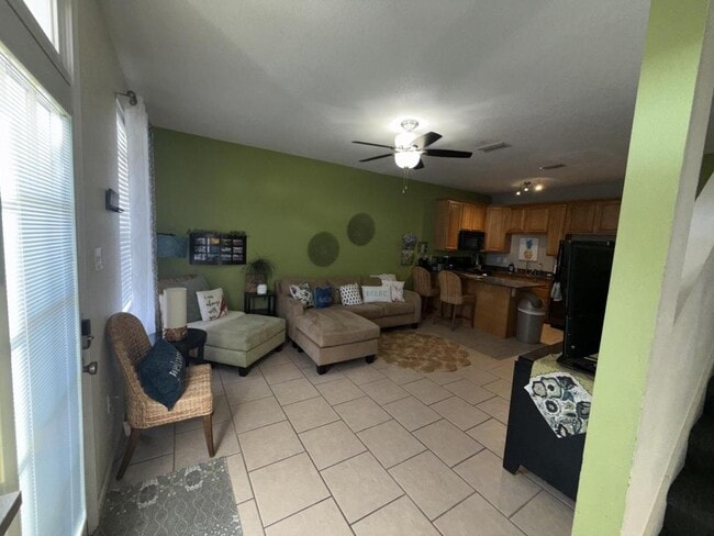 Building Photo - 1131 Century Oaks Dr