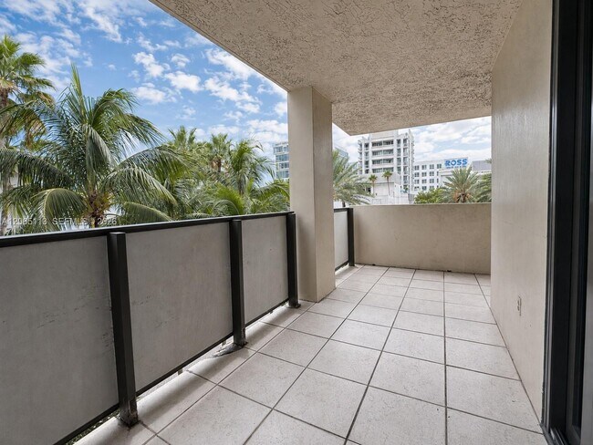 Building Photo - 1621 Collins Ave