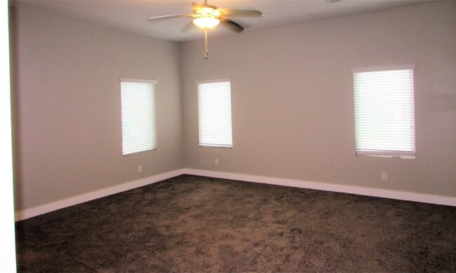 Building Photo - 3249 Dixie Dr