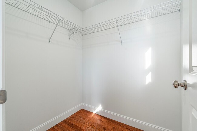 Building Photo - 40 E 5th St