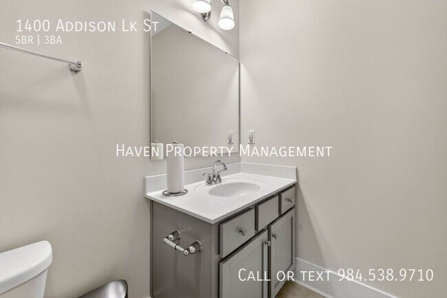 Building Photo - 1400 Addison Lk St
