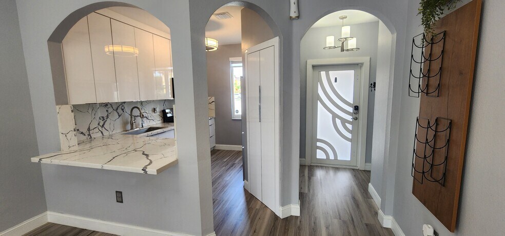 Building Photo - 640 SE 1st St