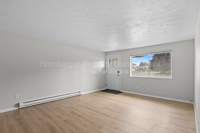 Building Photo - 3816 S Bowdish Rd