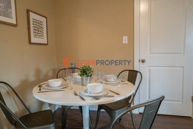 Building Photo - 7290 Racquet Club Dr