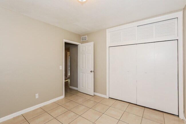 Building Photo - 6054 SW 19th St