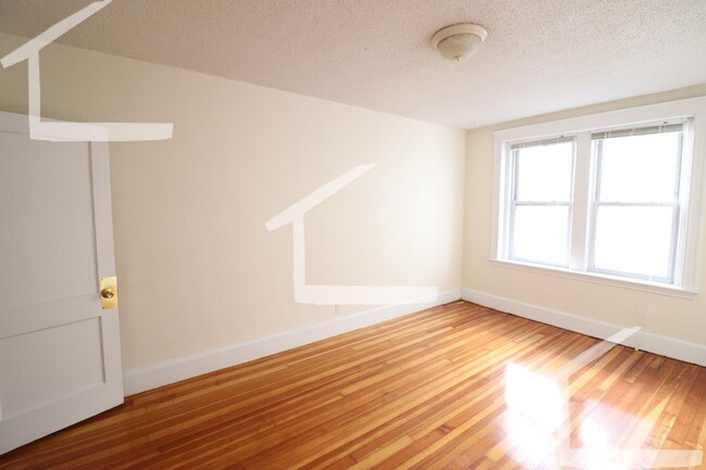 Building Photo - No Fee! Avl NOW - No Fee! Allston 3BR with...