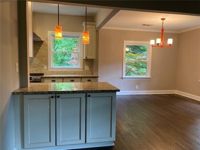 Building Photo - 49 Putnam Cir NE