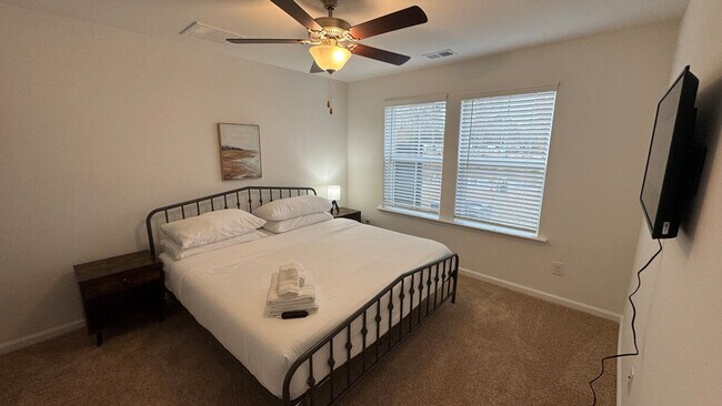 Building Photo - 134 Roxanne Dr