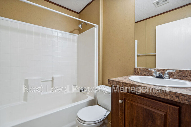 Building Photo - 111 S Cedar Dr
