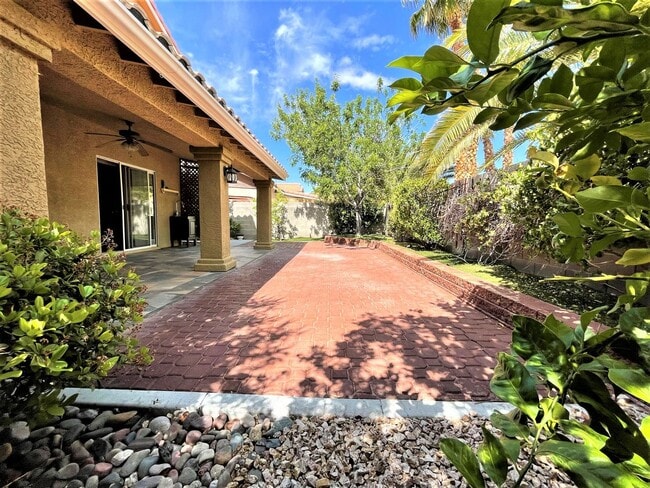 Building Photo - 736 Roddenberry Ave
