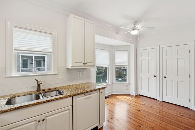 Building Photo - Downtown Charleston Waterfront Townhouse