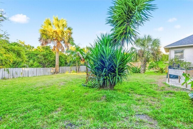 Building Photo - 7 Deerwood St