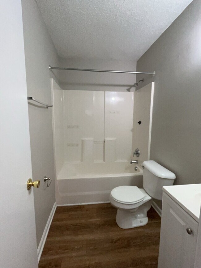 Building Photo - Two Bedroom Two Full Bathroom End Unit Townhome located in Indian Wells!