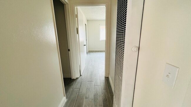 Building Photo - 723 Ivywood Dr