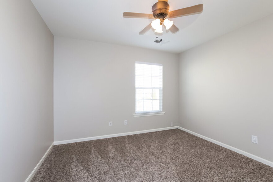 Building Photo - 2217 Arbor Vista Dr
