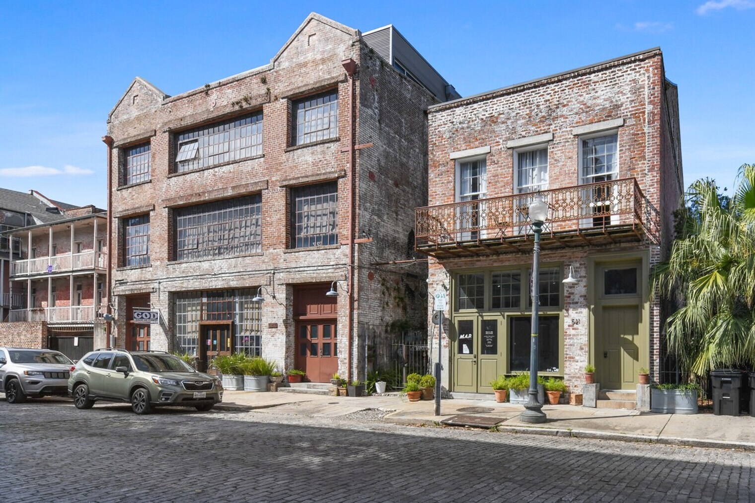 Building Photo - 801 Magazine St