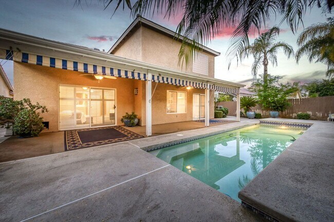 Building Photo - Impressive 4 Bedroom 2.5 Bath home with Po...