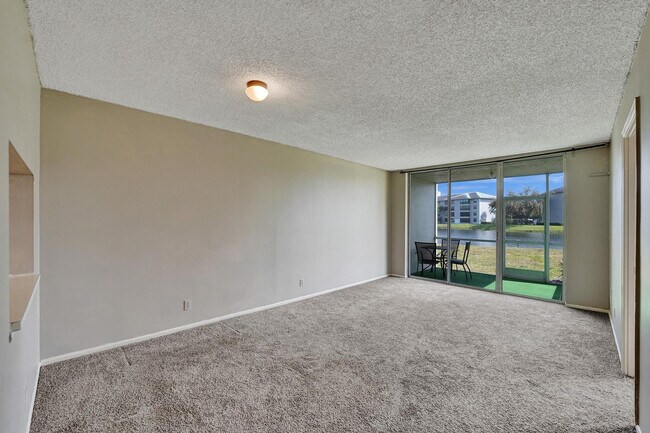 Building Photo - 9440 Poinciana Pl