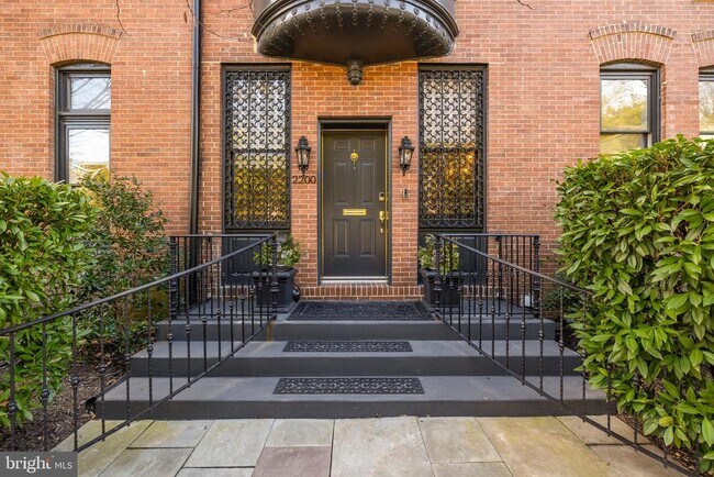 Primary Photo - 2200 Decatur Pl NW