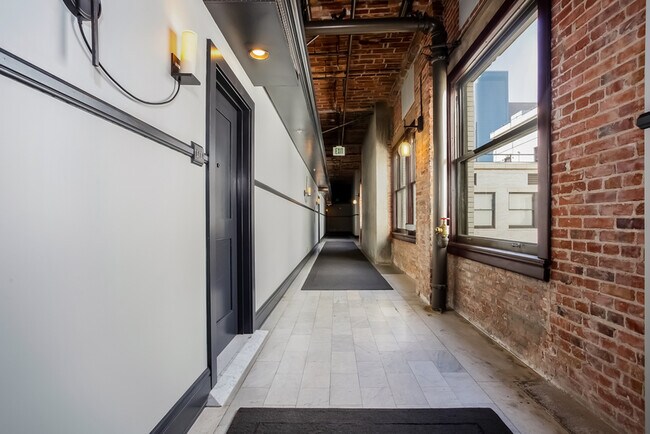 Building Photo - 460 S Spring St