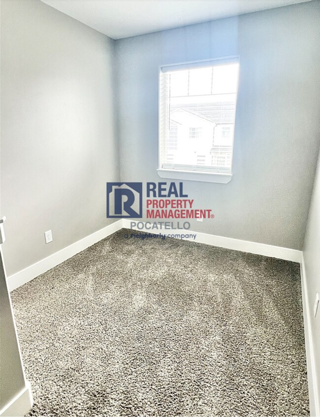 Building Photo - MOVE IN SPECIAL - 3 bedroom 2.5 bath Townh...