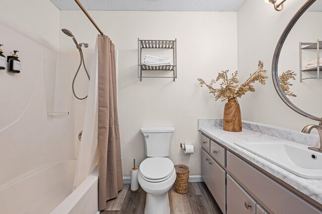 Building Photo - 17462 Front Beach Rd